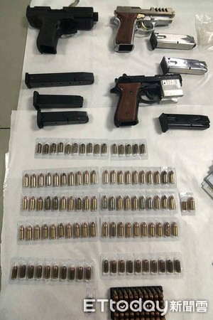 ▲▼毒販擁衝鋒槍逃亡。(圖/記者李忠憲翻攝)