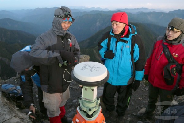 測量隊克服低溫低壓  完成玉山合歡山測量作業