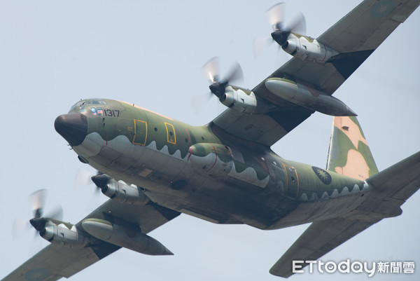 ▲▼嘉義空軍基地參訪,C-130H型機性能展示。（圖／記者季相儒攝）