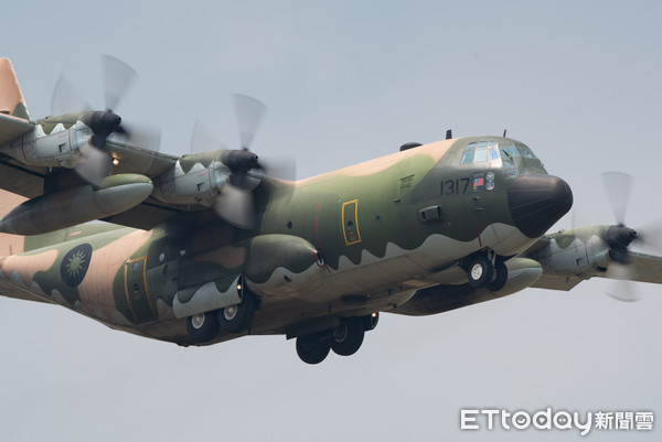 ▲▼嘉義空軍基地參訪,C-130H型機性能展示。（圖／記者季相儒攝）