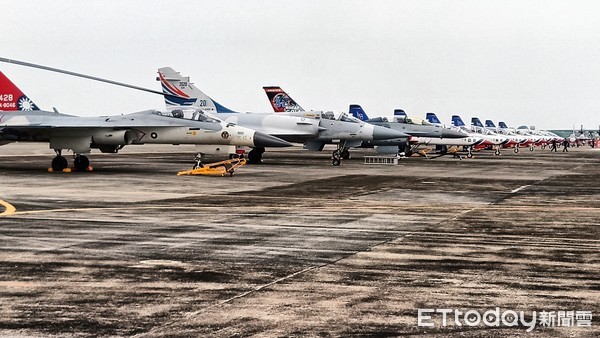 ▲空軍嘉義基地「航空嘉年華抵嘉」活動絕無冷場。（圖／記者林健華攝）