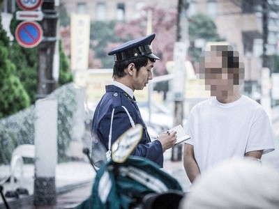 日本警察「上班不准喝水」！熱到掛終於鬆綁...只有特勤能喝