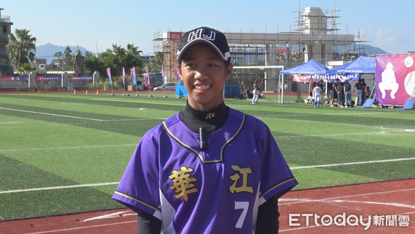 ▲華江高中球員溫雅柔，在隊上擔任先發游擊手            。（圖／記者魏有德攝）