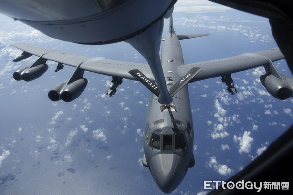 ▲▼美軍B-52H轟炸機從關島起飛到東海演訓，並進行空中加油。（圖／取自安德森空軍基地官網）