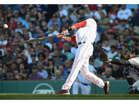8月9日面對藍鳥他繳出4支3將打擊率提升到3成32，超越太空人奧圖維(Jose Altuve)的3成29來到聯盟第二。