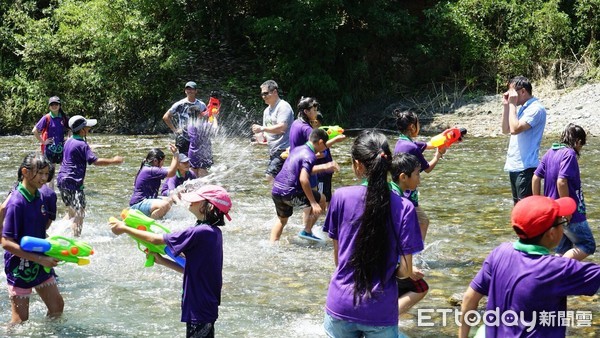 ▲▼參加武荖坑仲夏歡樂市集活動，又可盡情戲水消暑。（圖／記者游芳男翻攝）