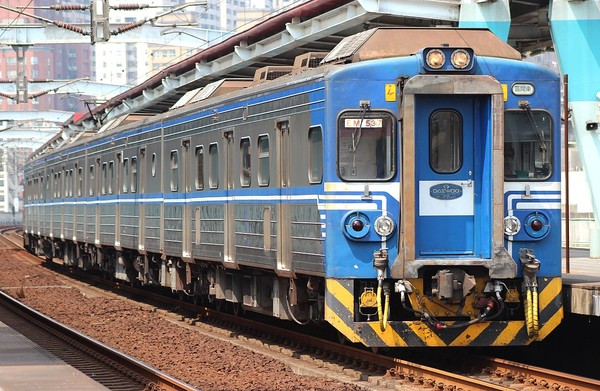 ▲▼台鐵EMU500型區間車。（圖／翻攝自維基百科）