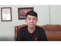 同一年，他因為拍攝猴子的動態照，又獲得了國家地理全球攝影獎。