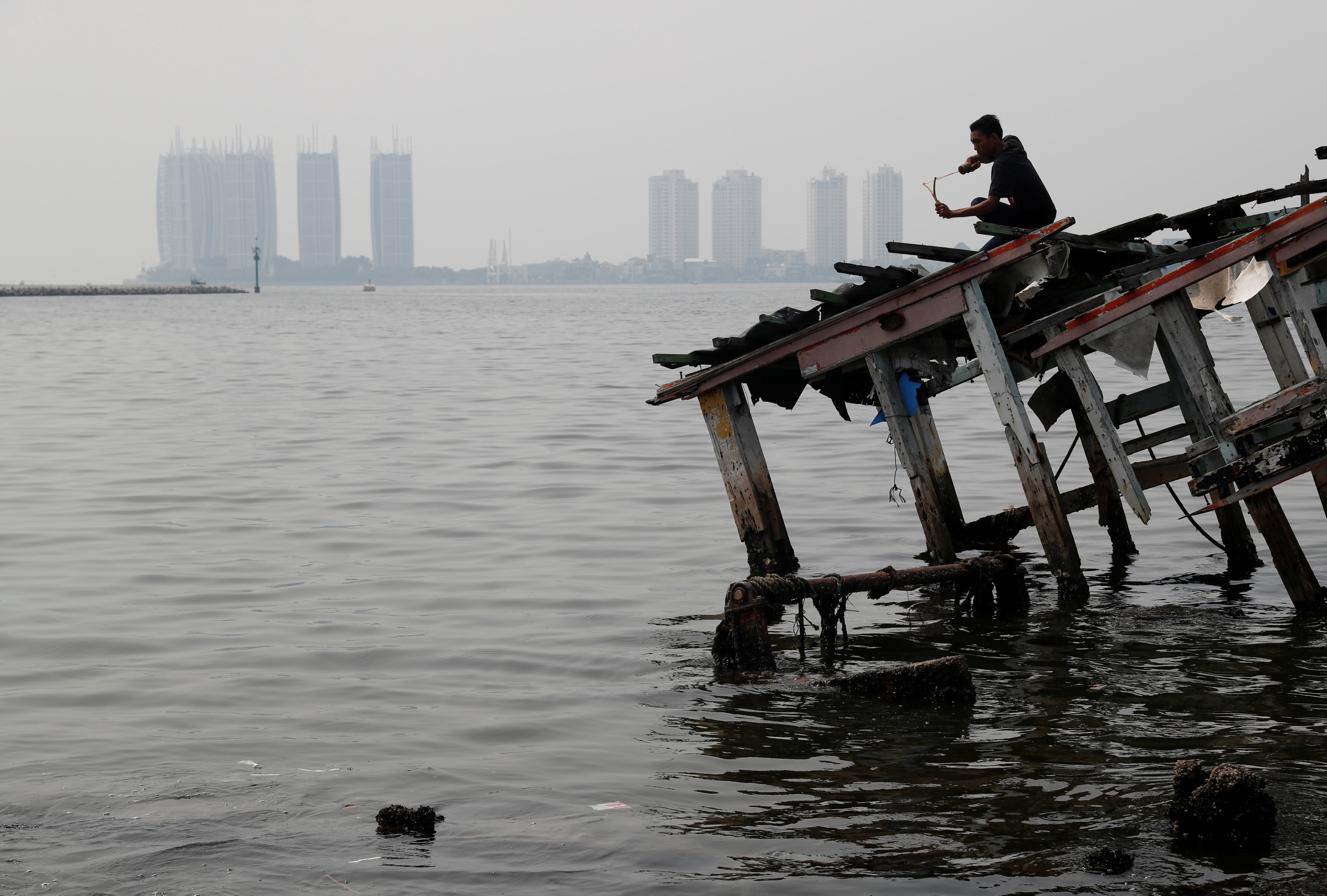 ▲▼ 印尼首都雅加達北部地區，2050年會有95%地區被淹沒。（圖／路透）