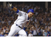 二出局後康崔拉斯（Willson Contreras）也被觸身球上壘，形成二出局滿壘。