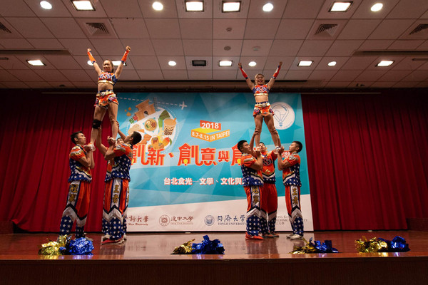 ▲世新大學啦啦隊為「創新、創意與創業」競賽開幕式帶來精采演出。(圖/世新大學提供)