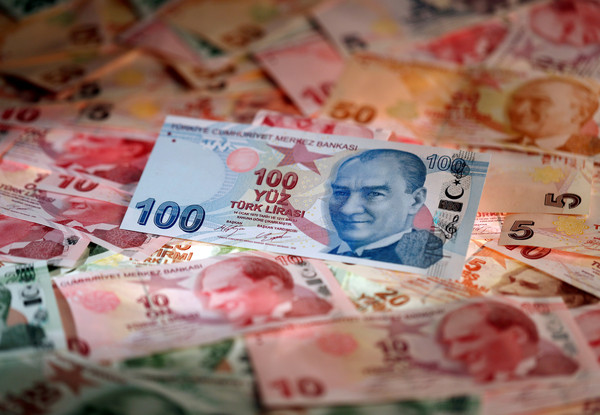 ▲▼ 土耳其貨幣里拉暴跌，彭博分析，情況比雷曼兄弟倒閉還遭。（圖／路透）