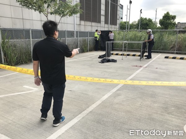 ▲南港Citylink商場旁大客車停車場驚傳男子上吊身亡。（圖／記者黃彥傑攝）