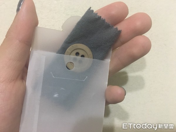 ▲鈕扣,布料。(圖/記者周姈姈攝)