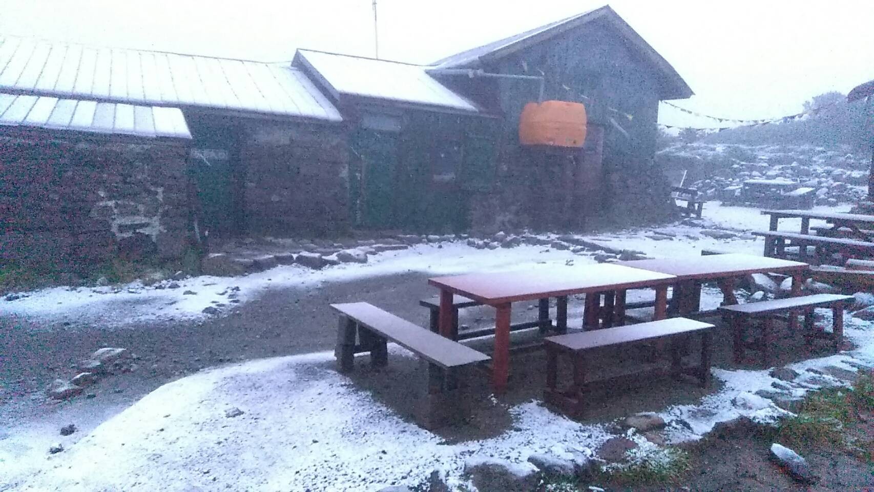 ▲▼ 北海道八月降下初雪。（圖／翻攝自Facebook／大雪山層雲峡・黒岳ロープウェイ）