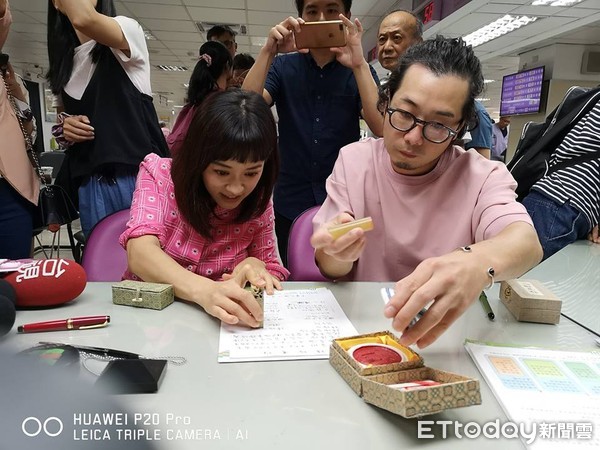 ▲▼陳意涵,許富翔結婚登記。（圖／記者張一中攝）