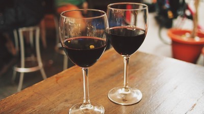 西班牙研發「喝不醉的紅酒」　釀酒商：機密配方100%模仿葡萄酒味