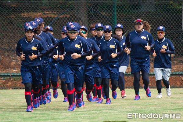 ▲▼2018雅加達亞運,中華女壘隊在比賽場地練球。（圖／記者季相儒攝）