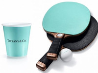 其實Tiffany & Co.的家居系列一直是奢華著稱，包括乒乓球拍、銀色罐子等，都被網友調侃說是有錢人的玩具。