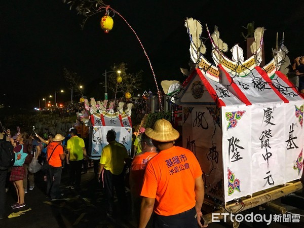 ▲ 雞籠中元祭 放水燈掀最高潮。（圖／記者郭世賢攝）