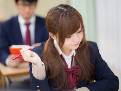 白制服穿白色內衣＝「最養眼組合」　胸罩廠商實測：女學生全穿錯