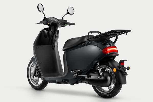 ▲11萬「Gogoro 2貨車版」無預警登場！載重45KG雙腳架更穩。（圖／翻攝自Gogoro）