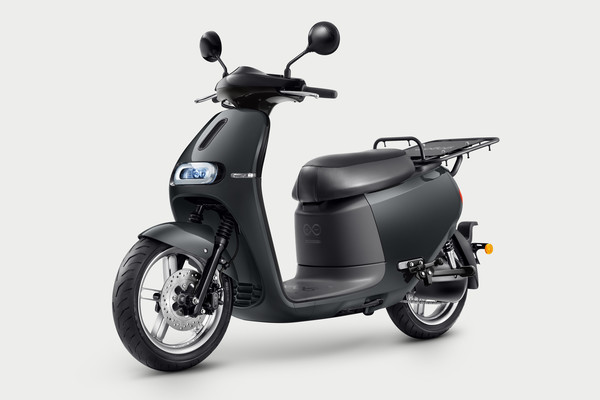 ▲11萬「Gogoro 2貨車版」無預警登場！載重45KG雙腳架更穩。（圖／翻攝自Gogoro）