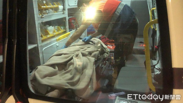 ▲▼夫妻大吵屋內「開瓦斯」自殘 迪化街飄恐怖怪味!緊急疏散。(圖/記者趙永博攝)