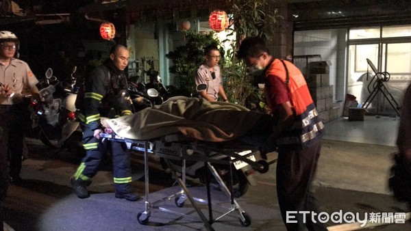 ▲▼夫妻大吵屋內「開瓦斯」自殘 迪化街飄恐怖怪味!緊急疏散。(圖/記者黃彥傑攝)