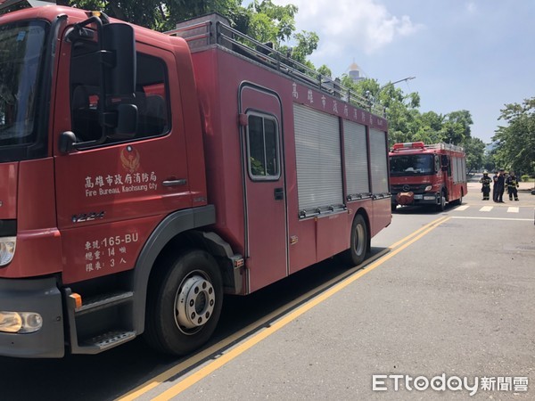 ▲▼愛河邊的鹽埕區河西路一棟火警。(圖/記者吳宋德威攝)