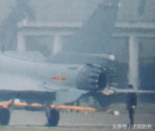 ▲▼網上流傳疑似殲-10B換裝推力向量噴嘴的照片。（圖／翻攝自貞觀防務）