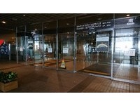 ▲北海道地震千歲機場、超市情況。（圖／賴先生提供）