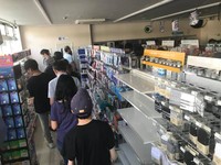 ▲超商食物被民眾買光，超市緊急開店，水、食物全部一百日圓供民眾購買。（圖／台灣女孩的北海道生活
授權使用）