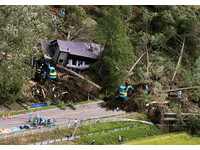 ▲▼北海道地震，厚真町山區發生山崩。（圖／路透社）