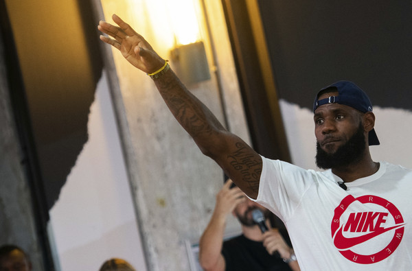 ▲▼詹姆斯( LeBron James)現身柏林。(圖/達志影像/美聯社)