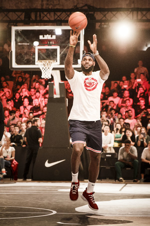 ▲▼詹姆斯( LeBron James)現身柏林。(圖/達志影像/美聯社)