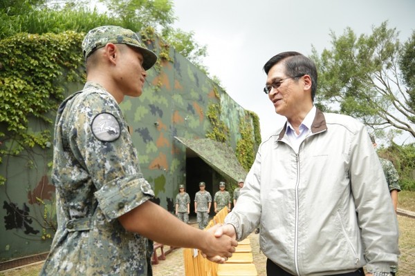 嚴部長視導中部駐軍　鼓勵官兵終身學習