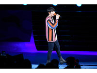 ▲體育表演會，蕭敬騰表演。（圖／記者林敬旻攝）