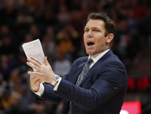 ▲湖人主帥華頓(Luke Walton)有信心執教詹姆斯。（圖／達志影像／美聯社）