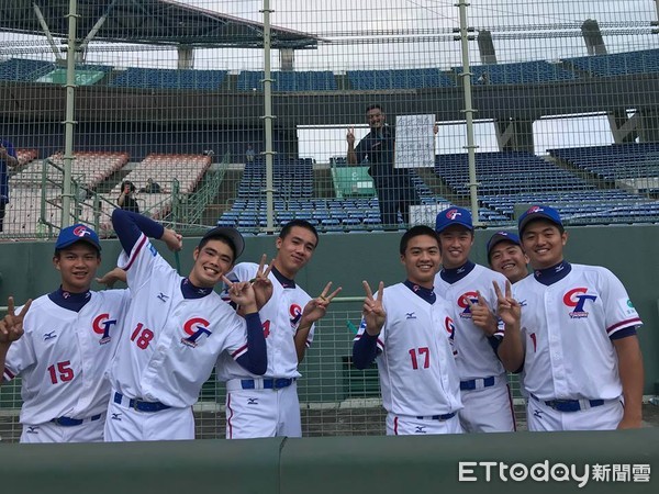 ▲U18亞青棒球賽中華對韓國，日本球迷應援台灣。（圖／記者楊舒帆攝）