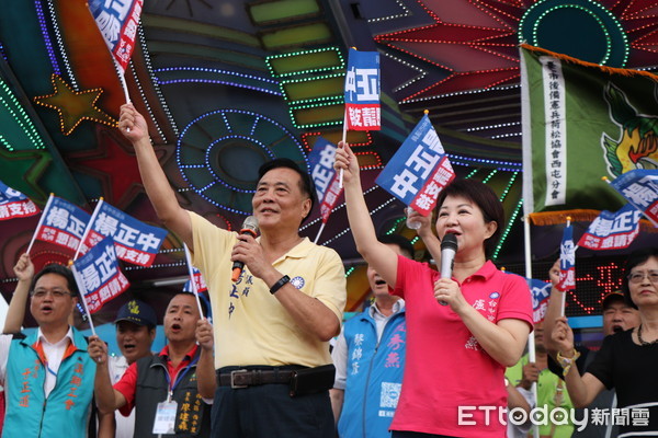 ▲盧秀燕替藍營議員參選人助選。（圖／盧秀燕服務處提供）