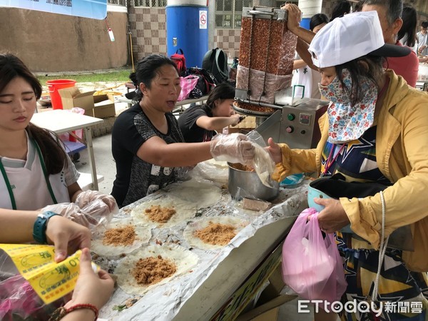 ▲▼宜蘭三星鄉敬老園遊會，讓阿公阿嬤放心玩、開心吃。（圖／記者游芳男翻攝，下同）