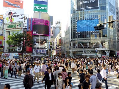 日本殘酷真實！租屋先被搶半年租金，月薪50萬堅住網咖：比通勤自由