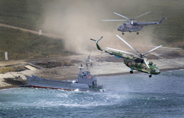 「東方-2018」軍演規模空前，參與演習的包含約30萬名軍人、1000架飛機、3.6萬輛戰車以及多達80艘艦艇，成為俄羅斯自冷戰以來規模最大的軍事演習。（圖／達志影像／美聯社）