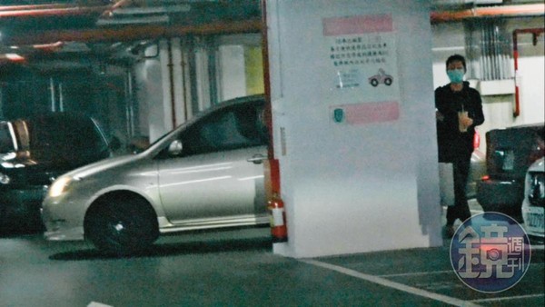 王盈凱把車停在停車場B5柱子旁死角掩護陳月芳（圖）下車。