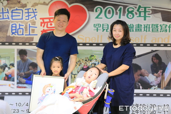 嚴重脊髓萎縮症病童力寧。(圖/記者嚴云岑攝)