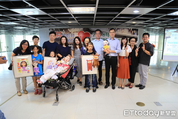 嚴重脊髓萎縮症病童力寧。(圖/記者嚴云岑攝)