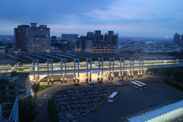 ▲▼台中鐵路捷運化，台鐵豐原車站。（圖／鐵道局提供）