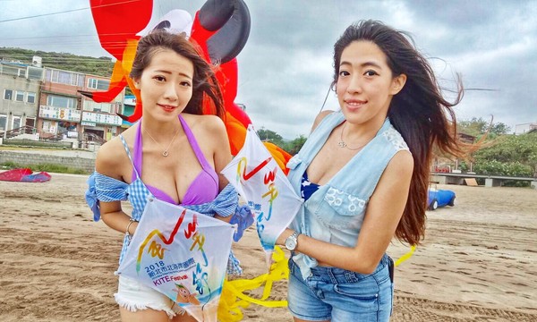 ▲ 2018新北市北海岸國際風箏節 五米大肉粽風箏天空飄香。(圖/記者郭世賢翻攝)