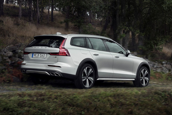 ▲瑞典旅行車加點越野味！Volvo「V60 Cross Country」定裝現身。（圖／翻攝自Volvo）